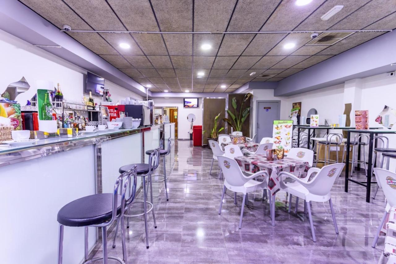 Hostal Ciudad Jardin Malaga Exterior photo