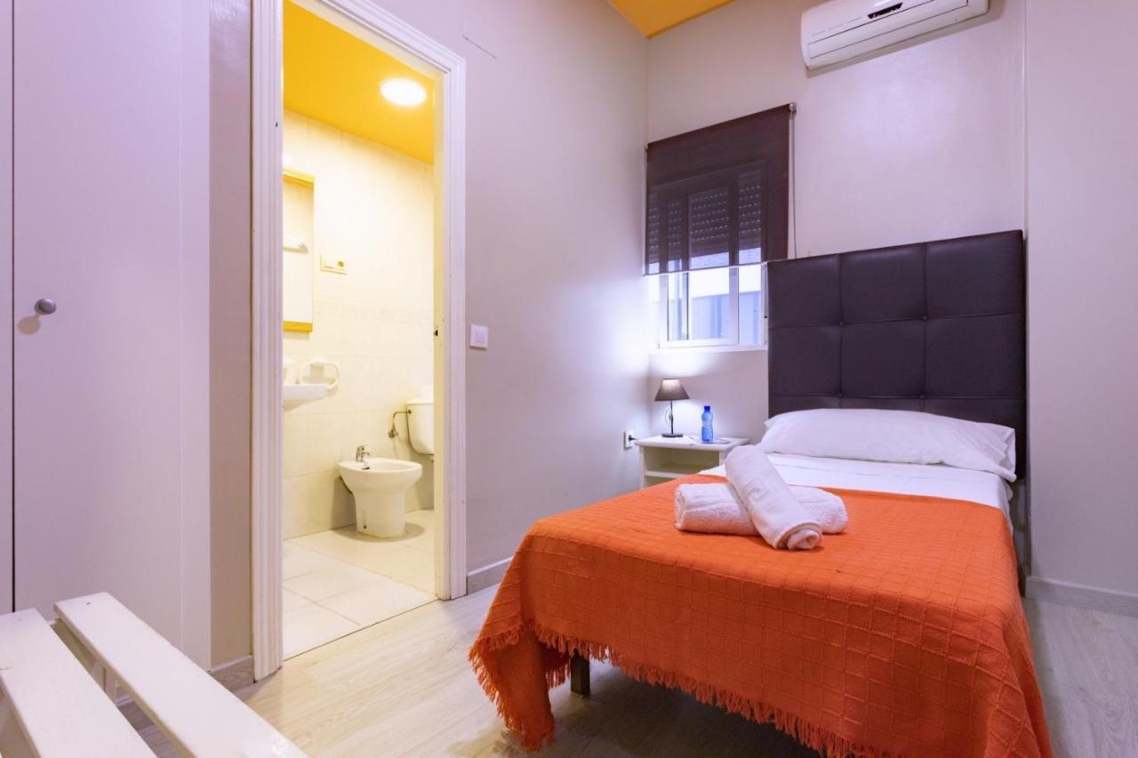 Hostal Ciudad Jardin Malaga Exterior photo